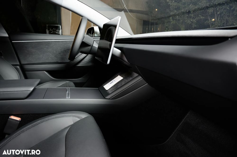 Tesla Model 3 - 12