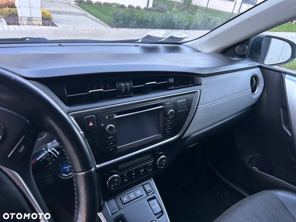 Toyota Auris ver-1-8-hsd-luna - 10