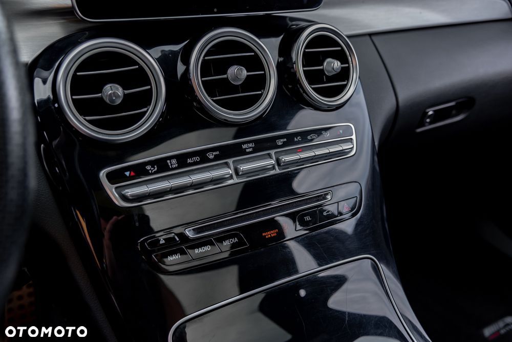 Mercedes-Benz Klasa C 450 AMG 4Matic 7G-TRONIC - 38