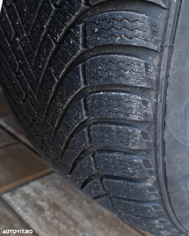 Volvo XC 60 B4 MHEV AWD R-Design - 24