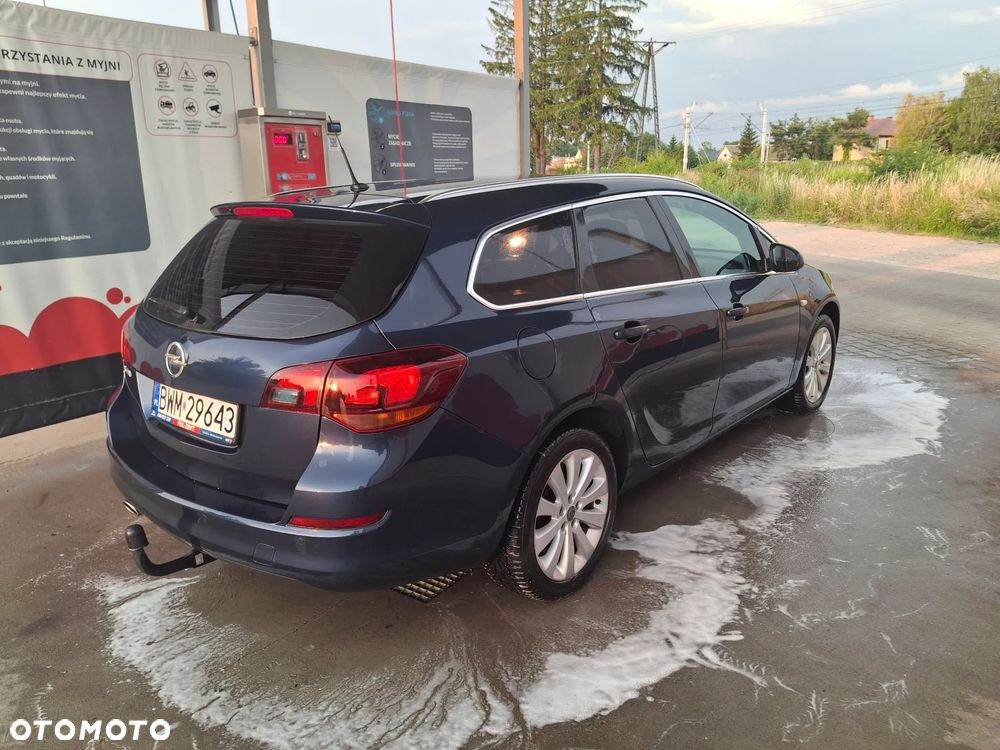 Opel Astra 1.4 T Cosmo - 4