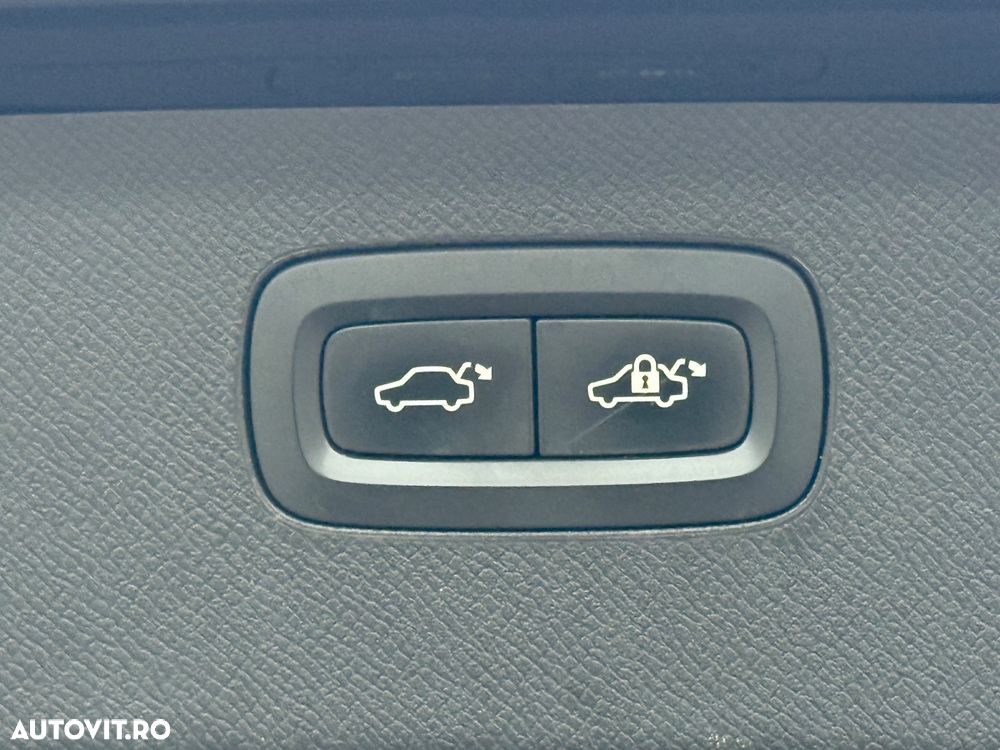 Volvo XC 90 D5 AWD Geartronic Momentum - 24