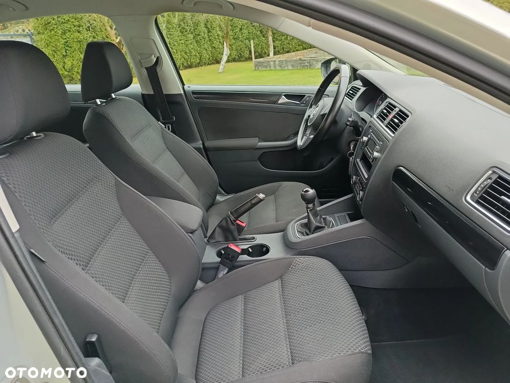 Volkswagen Jetta 1.6 TDI Blue Motion Technology Comfortline - 10