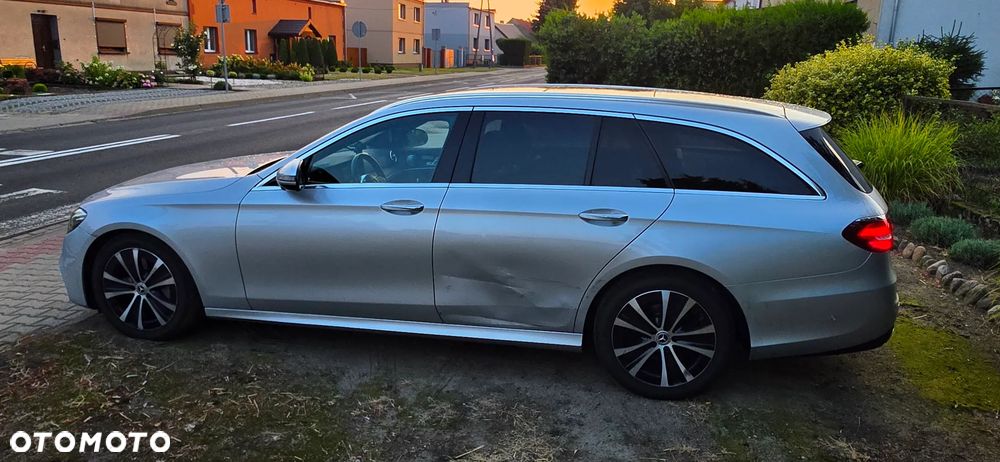 Mercedes-Benz Klasa E 220 d 4-Matic 9G-TRONIC - 4
