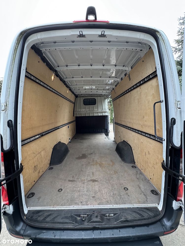 Mercedes-Benz Sprinter - 10