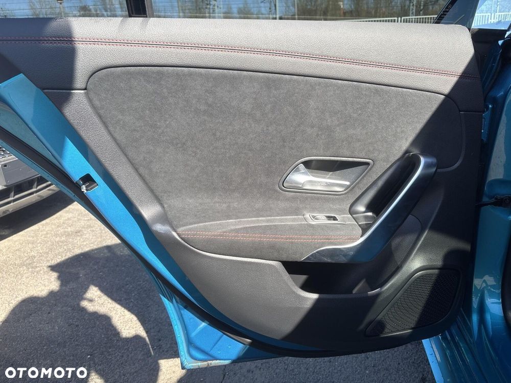 Mercedes-Benz CLA - 24