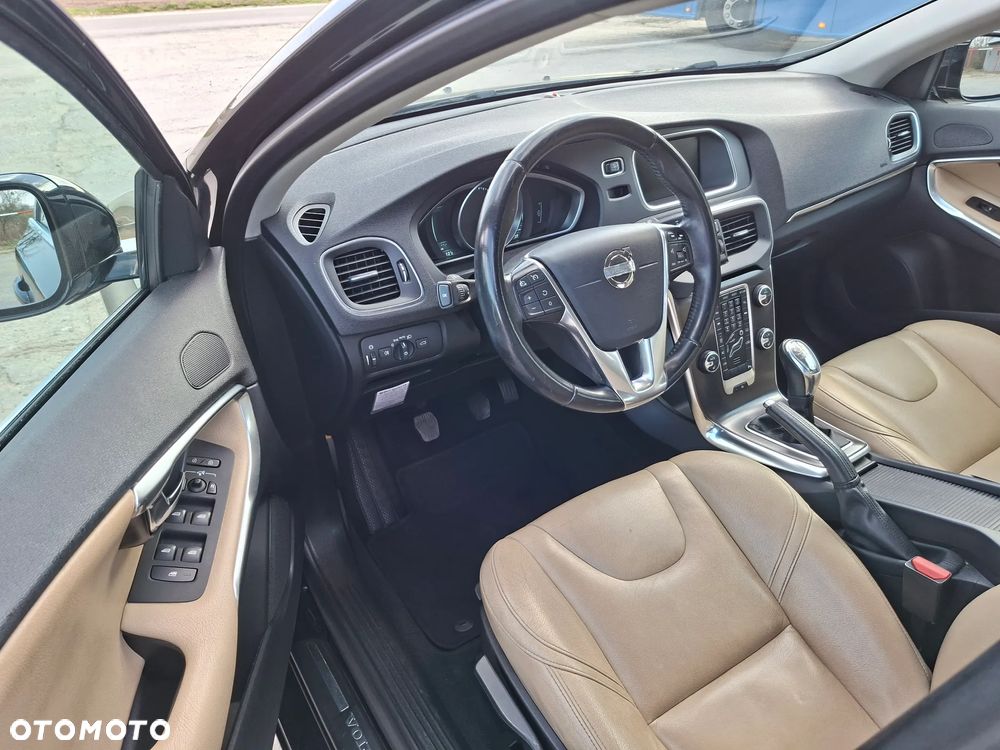 Volvo V40 D2 Momentum - 22