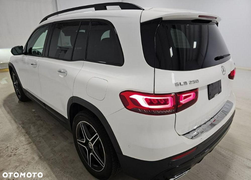 Mercedes-Benz GLB 250 4Matic 8G-DCT AMG Line - 5