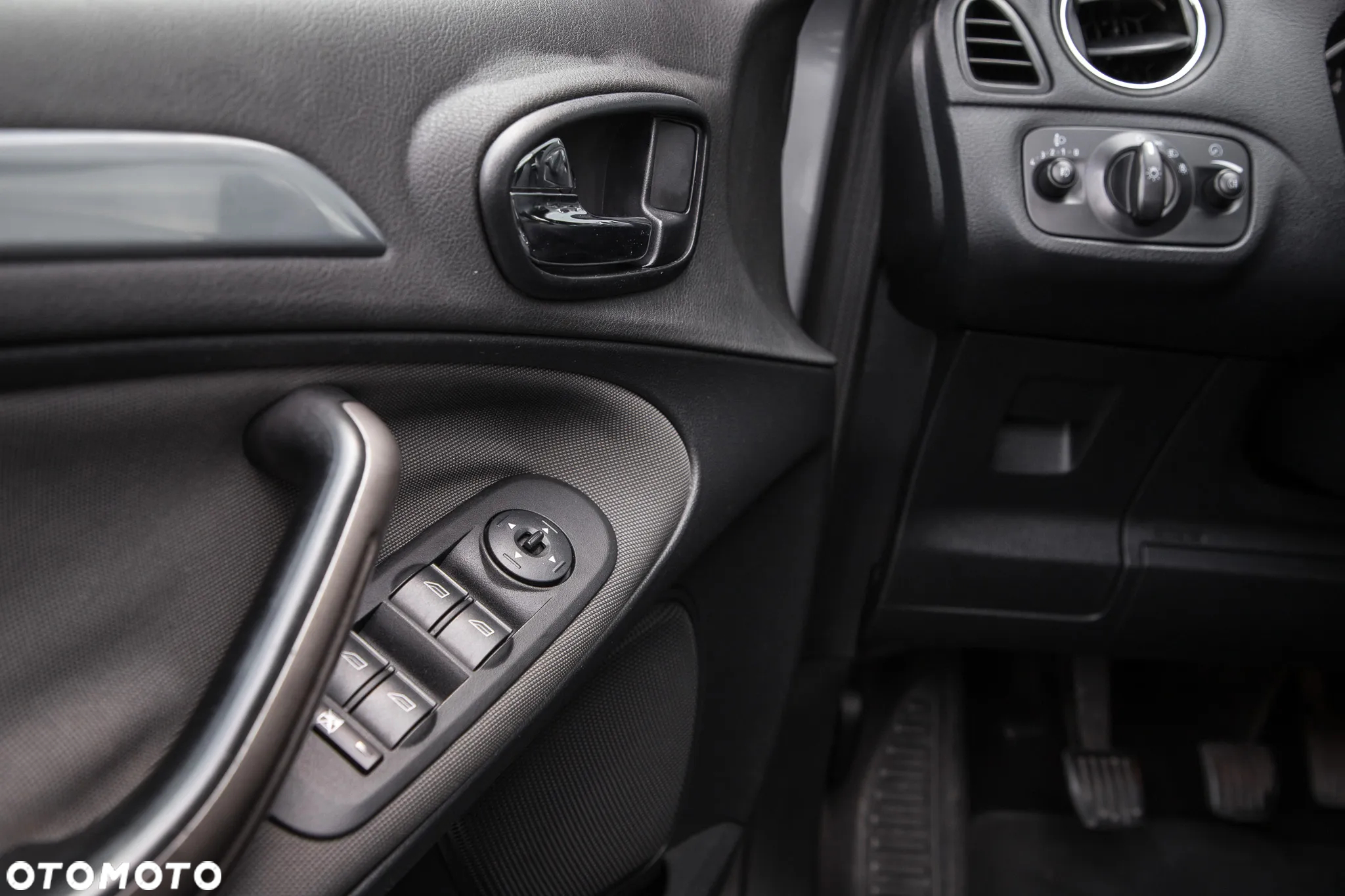 Ford S-Max - 13