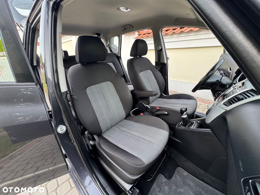 Kia Venga - 25