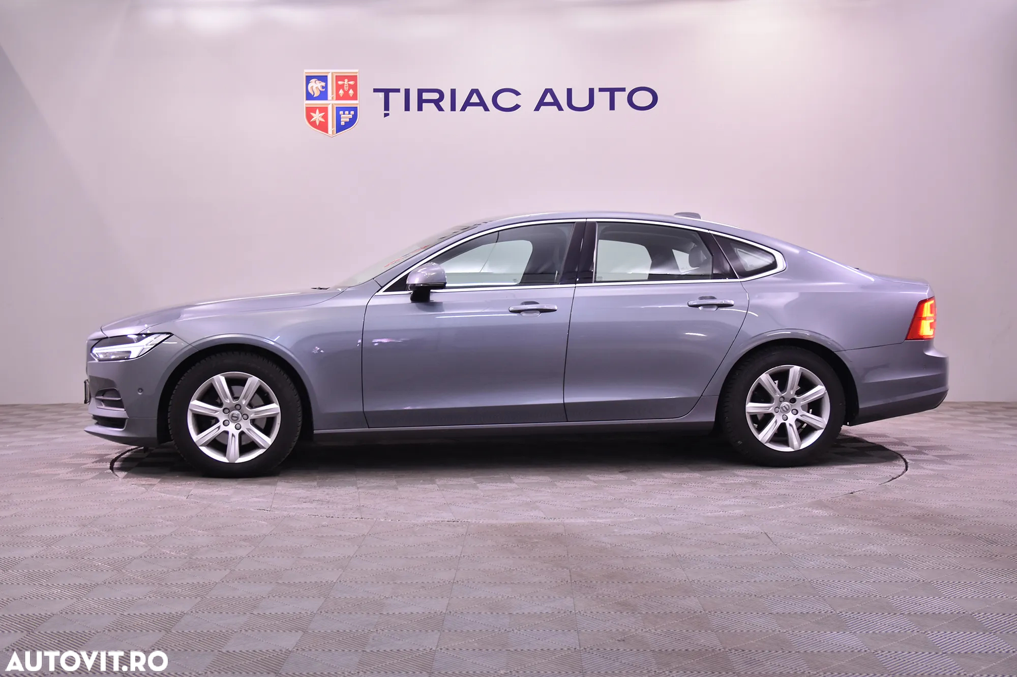 Volvo S90 - 2