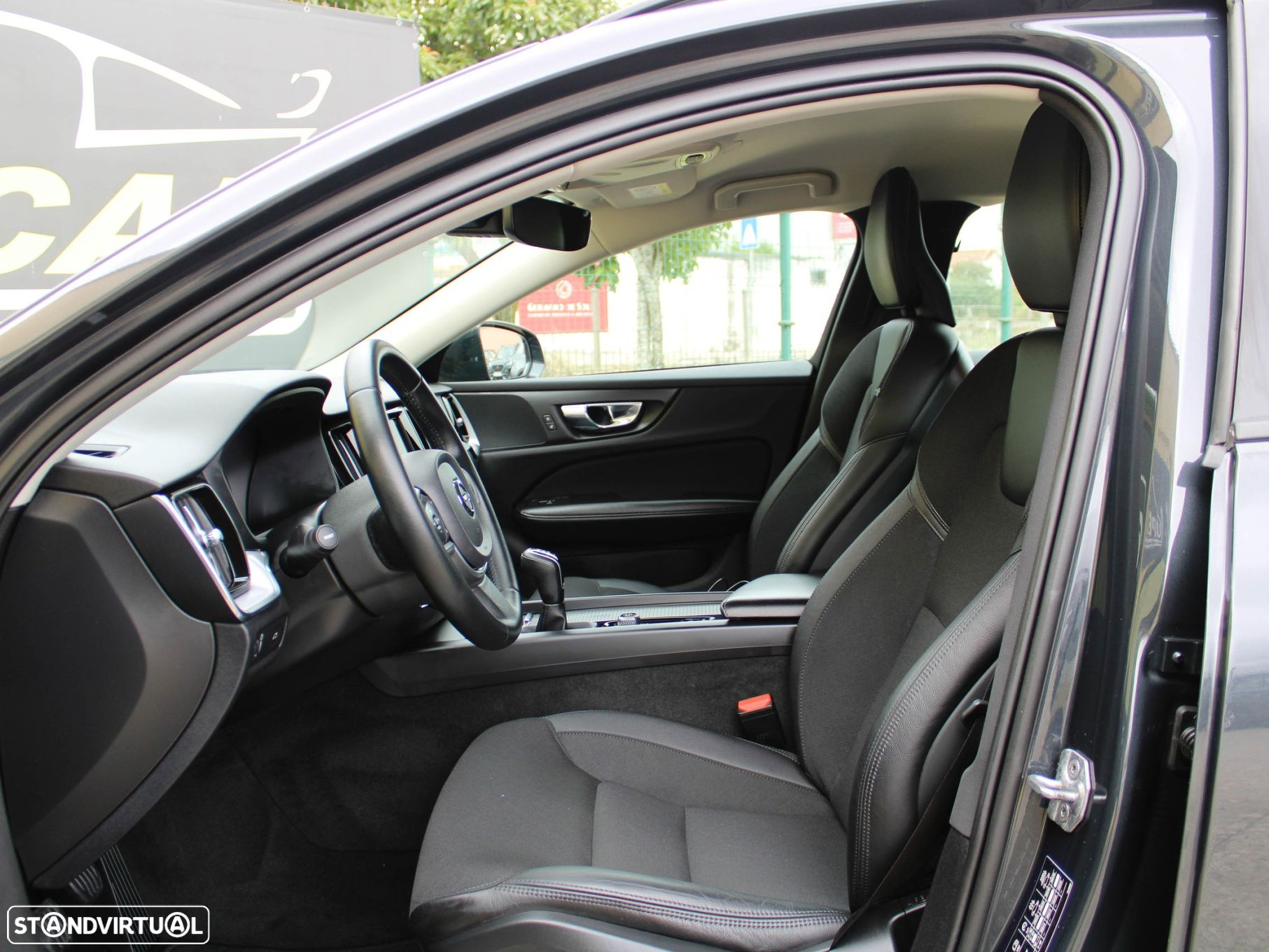 Volvo V60 2.0 D3 Momentum - 28