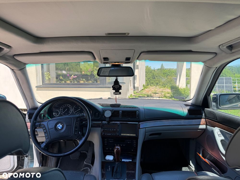 BMW Seria 7 735i L - 8