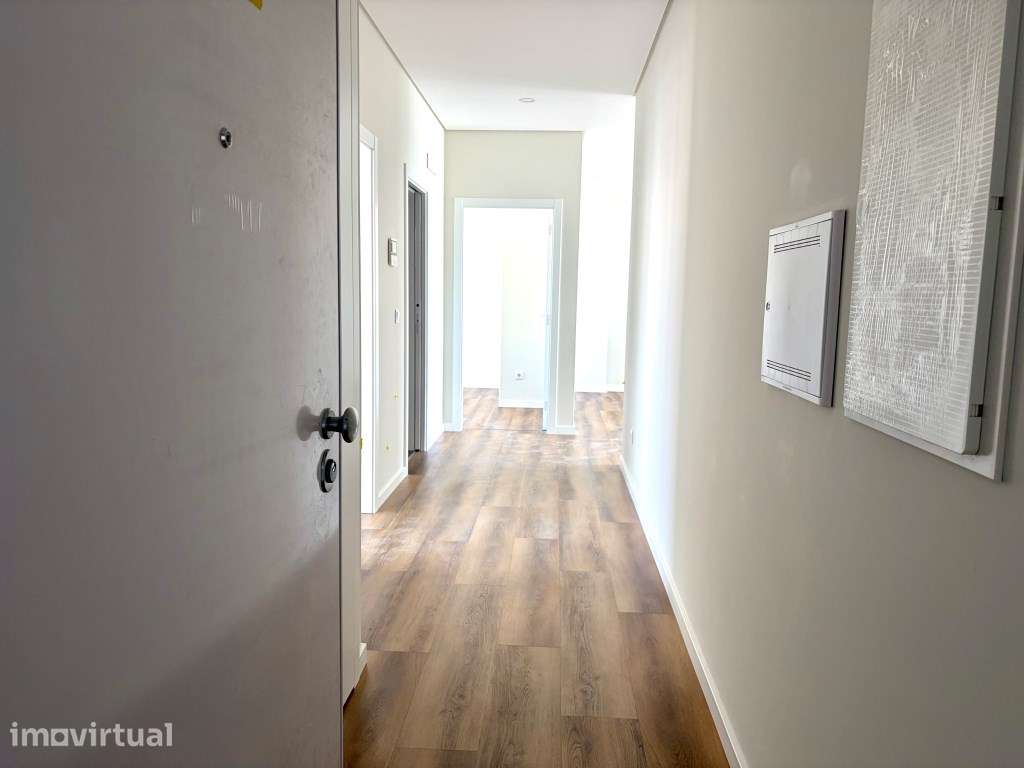 Apartamento T2 com garagem e arrecadação na Praia da Consolação - Grande imagem: 5/30