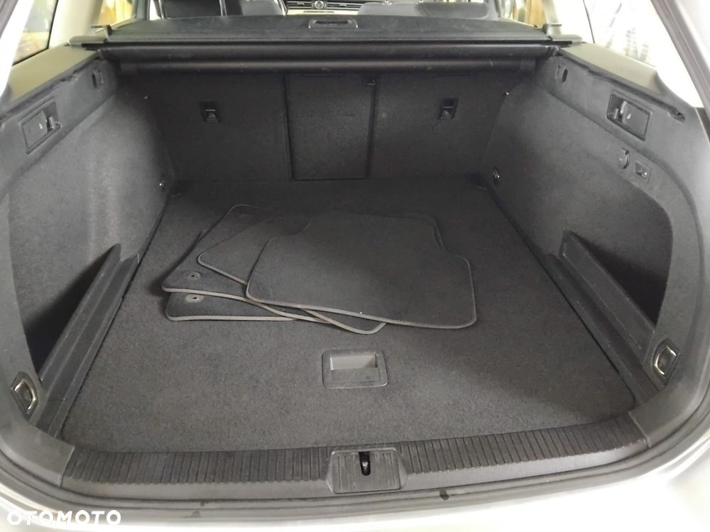 Volkswagen Passat 2.0 TDI SCR Comfortline - 12