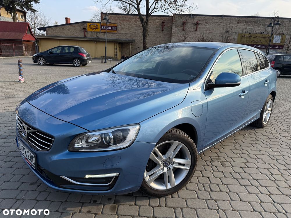 Volvo V60 D6 AWD Plug-in Hybrid Momentum - 6