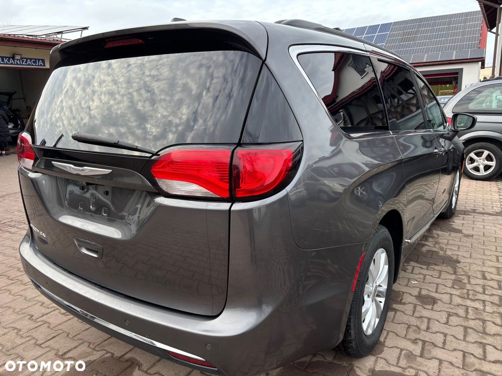 Chrysler Pacifica - 9