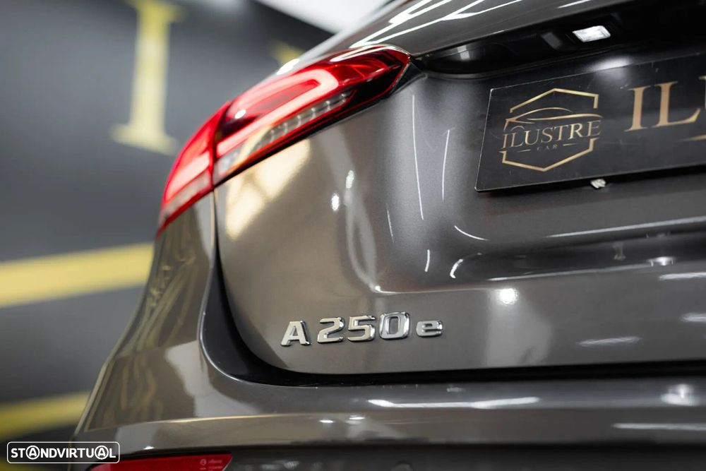 Mercedes-Benz A 250 e 8G-DCT AMG Line - 12
