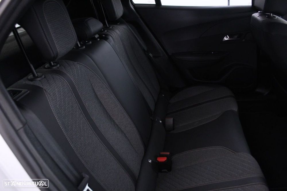 Peugeot 2008 1.2 PureTech Allure EAT8 - 15