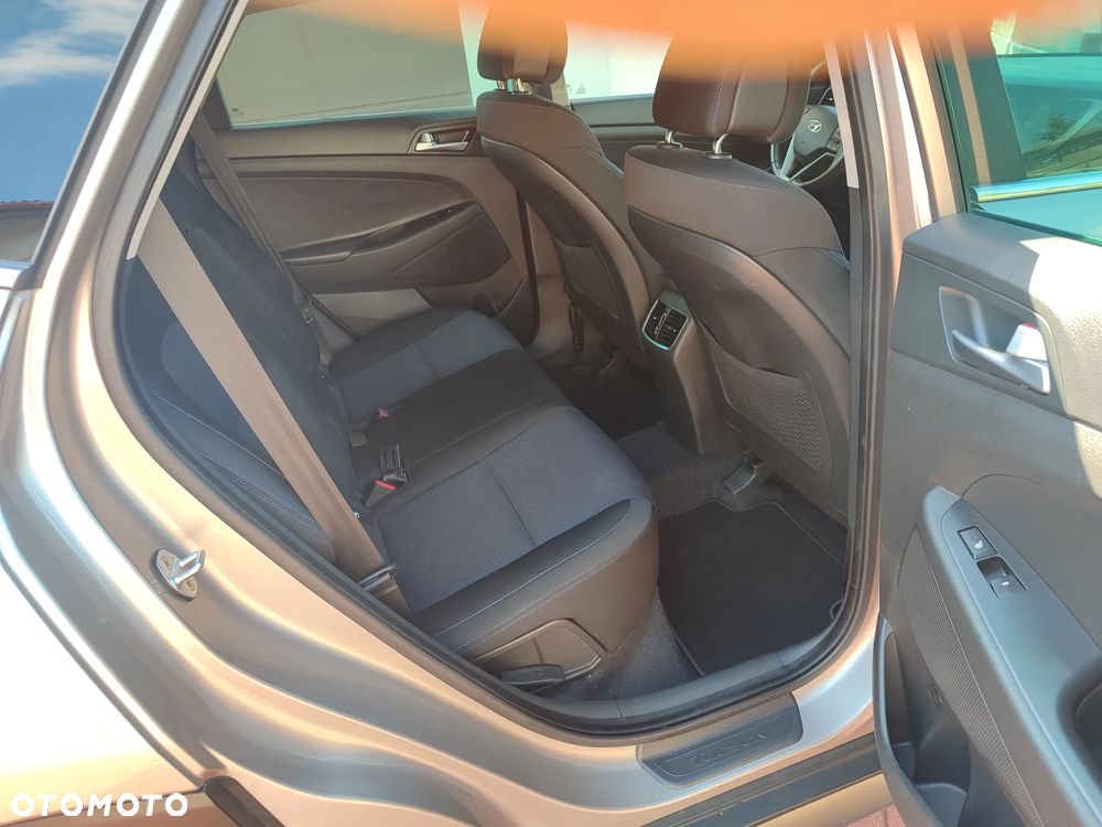 Hyundai Tucson blue 1.7 CRDi 2WD Style - 24