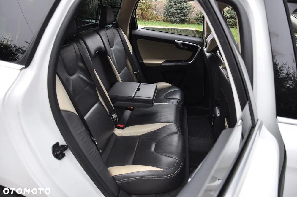 Volvo XC 60 D4 Geartronic RDesign - 23