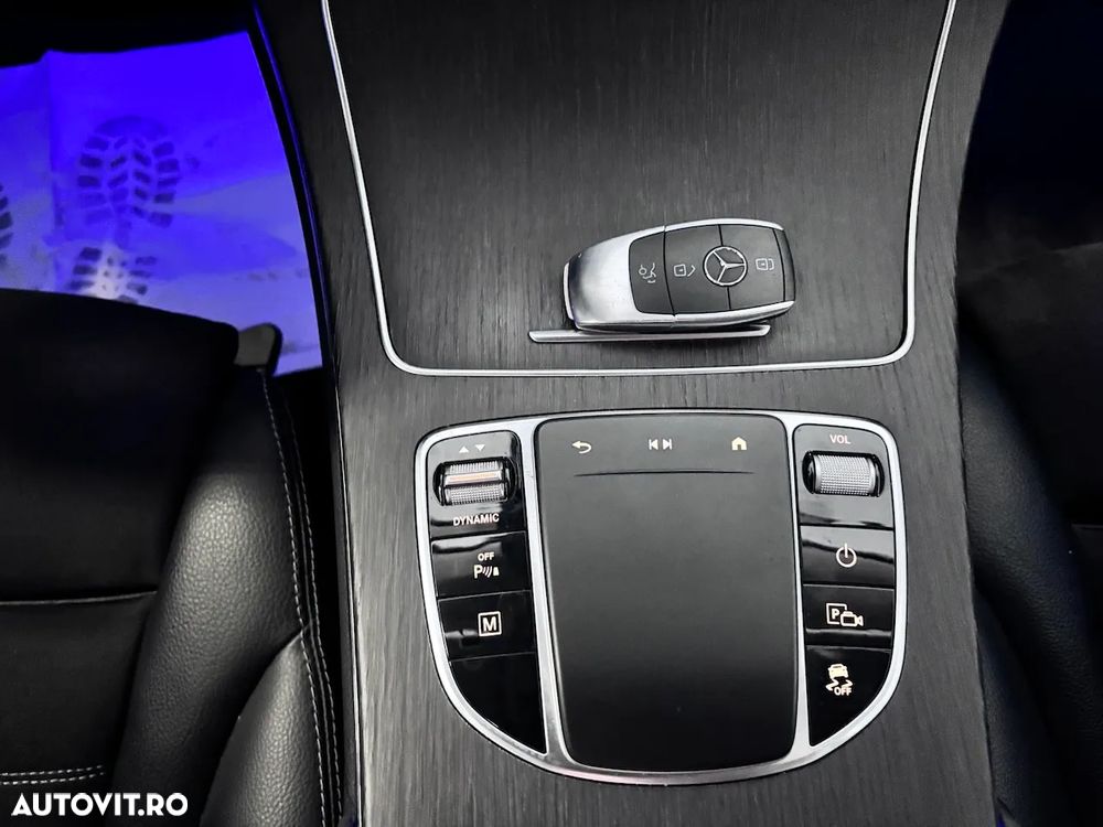 Mercedes-Benz GLC 300 e 4Matic 9G-TRONIC AMG Line Advanced - 29