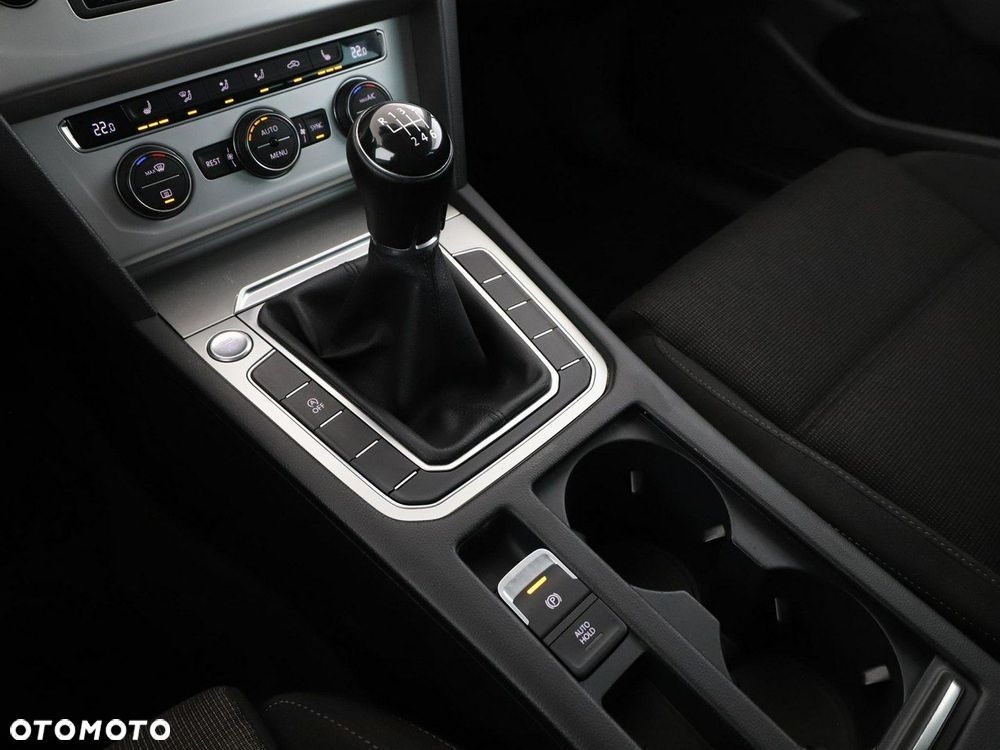 Volkswagen Passat - 28