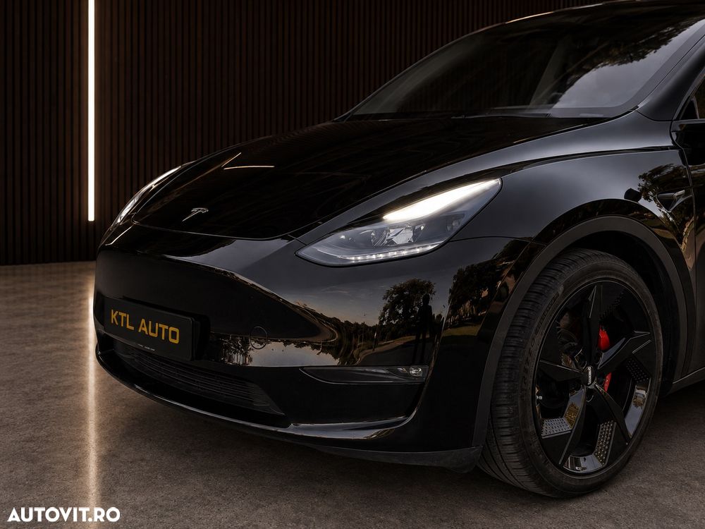 Tesla Model Y - 10