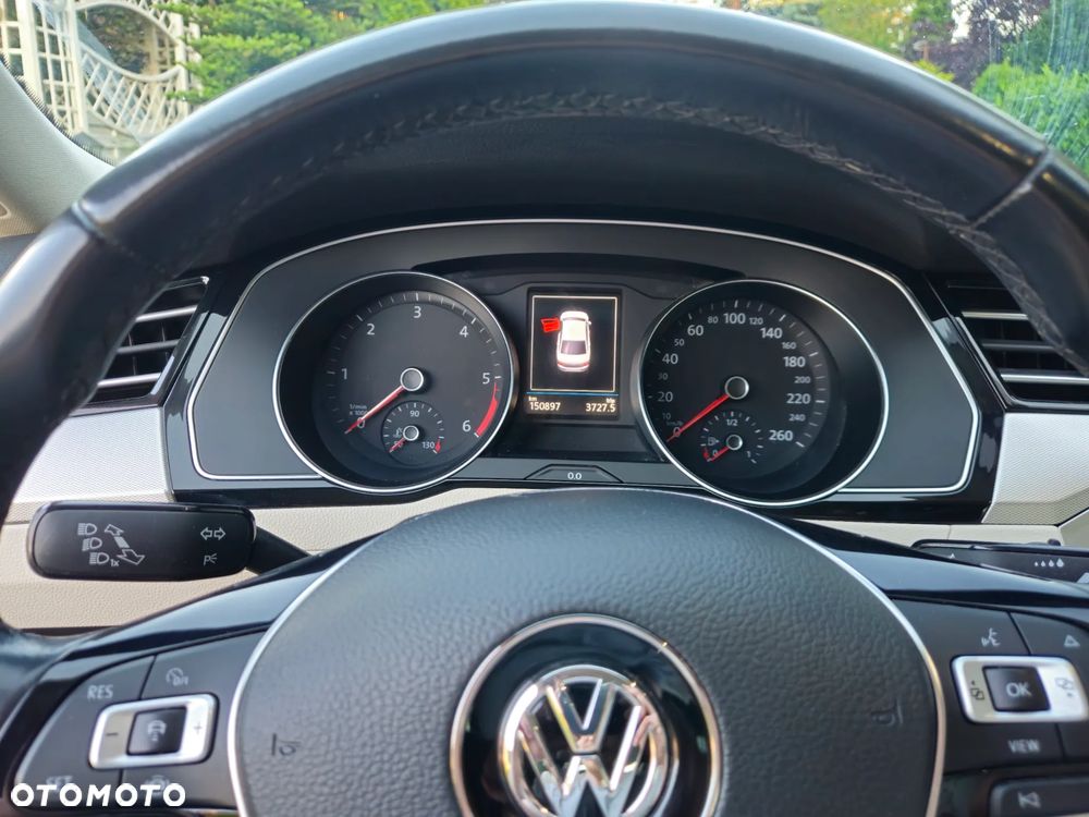 Volkswagen Passat 2.0 TDI BMT Comfortline - 12