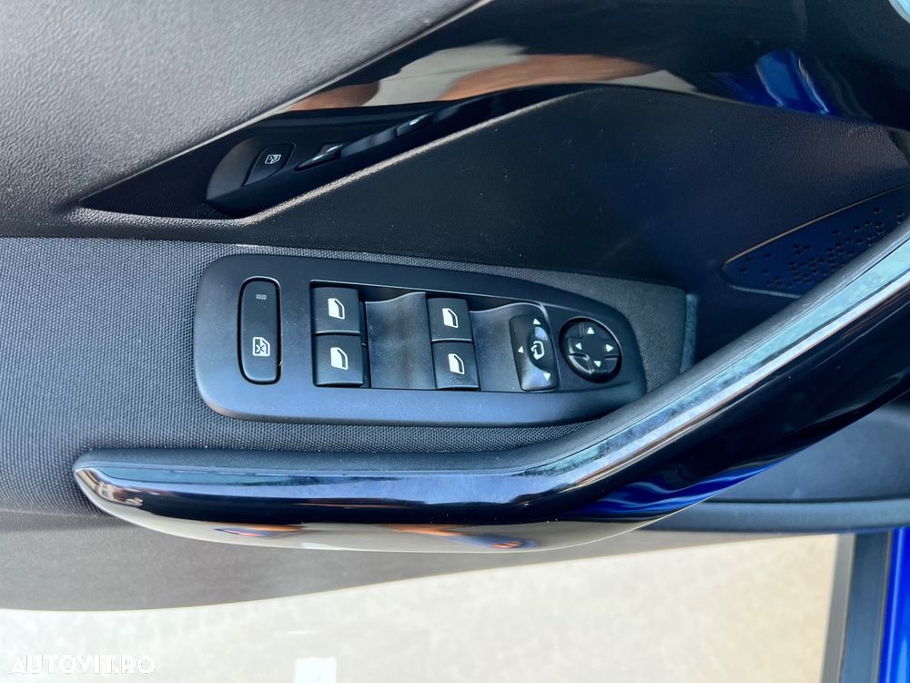 Peugeot 2008 PureTech 110 GPF Stop&Start EAT6 Signature - 17