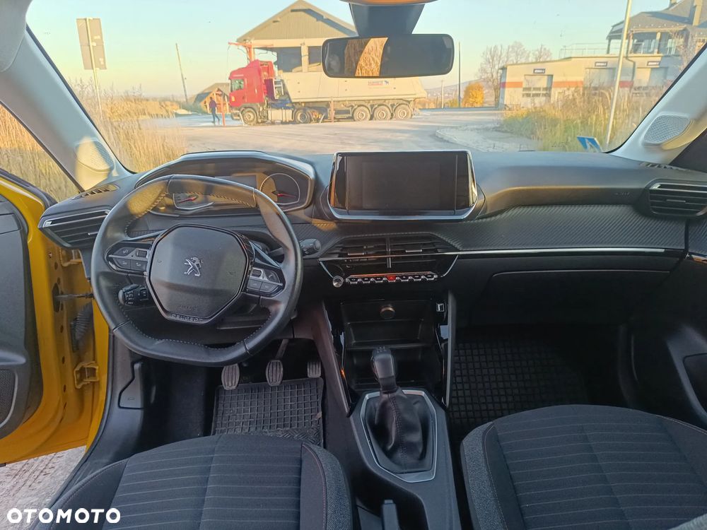Peugeot 208 - 13