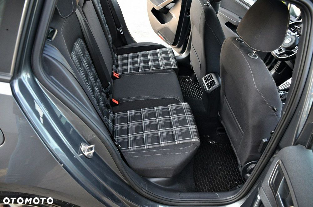 Volkswagen Golf - 27