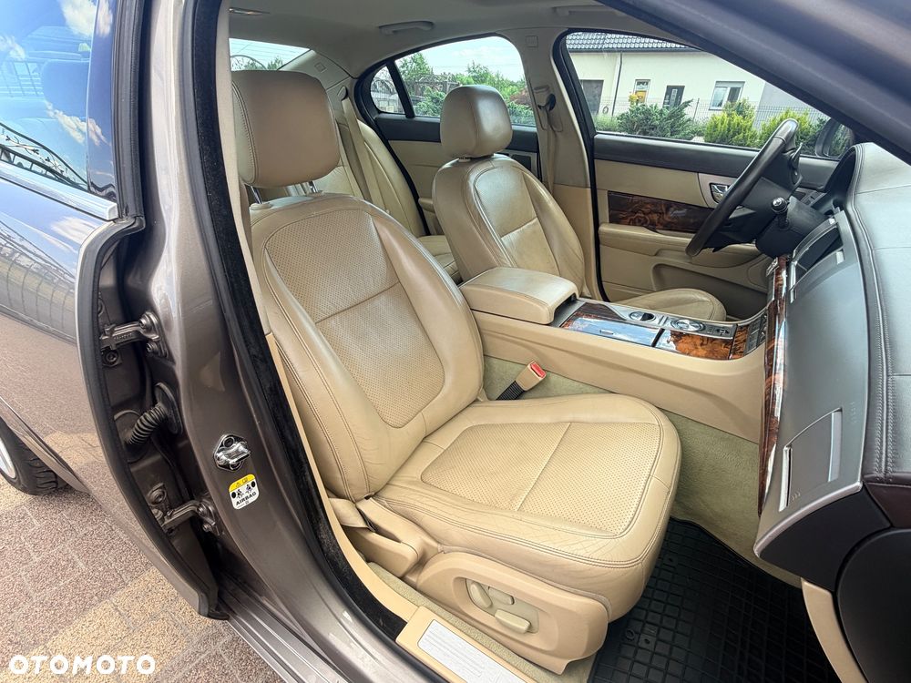 Jaguar XF 2.7 V6 Premium Luxury - 26