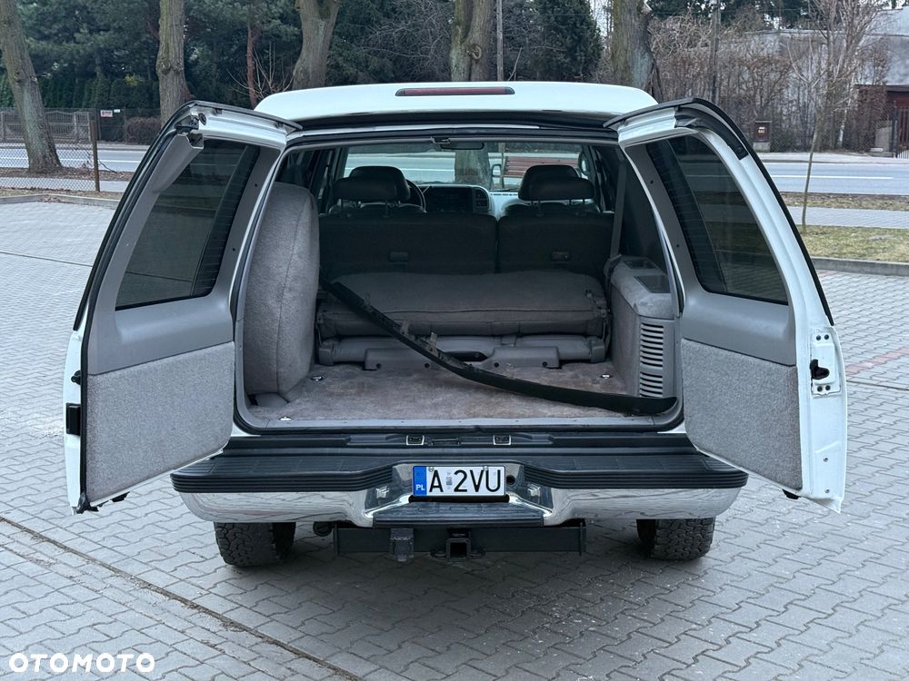 Chevrolet Suburban - 27