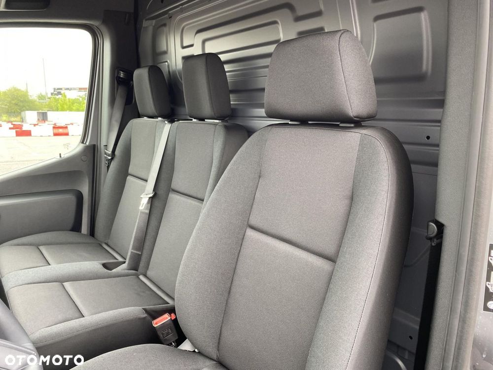 Mercedes-Benz Sprinter - 12