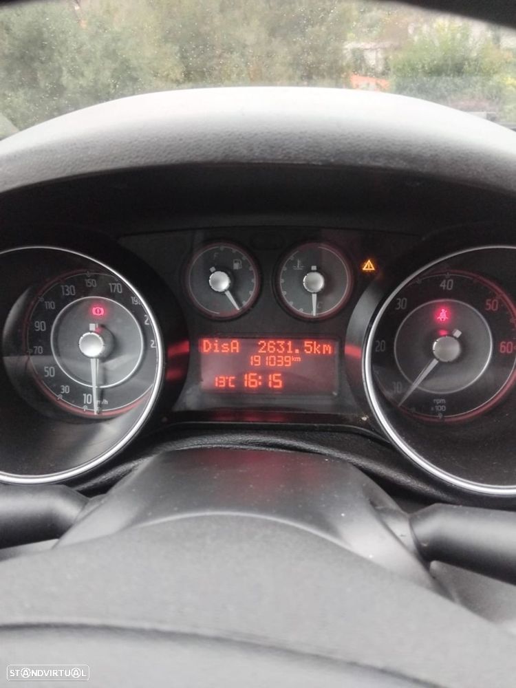 Fiat Punto 1.3 M-Jet Lounge S&S - 12