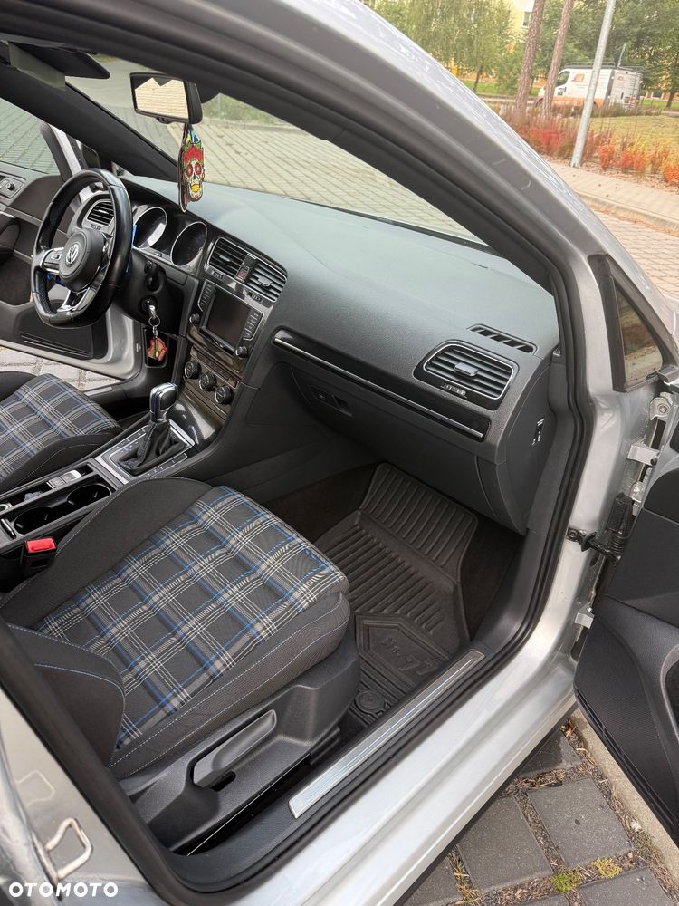Volkswagen Golf - 16