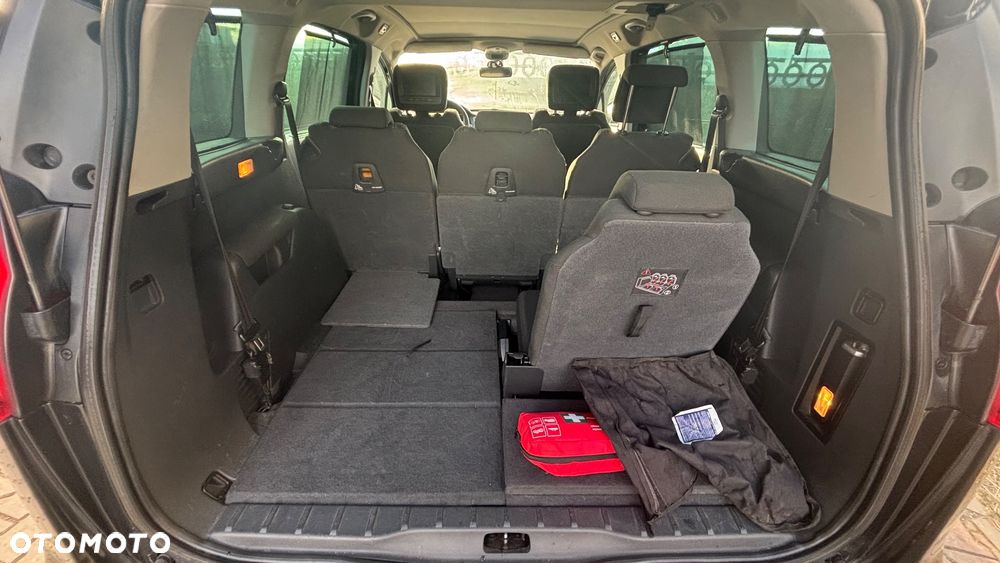 Peugeot 5008 1.6 THP Family 7os - 30