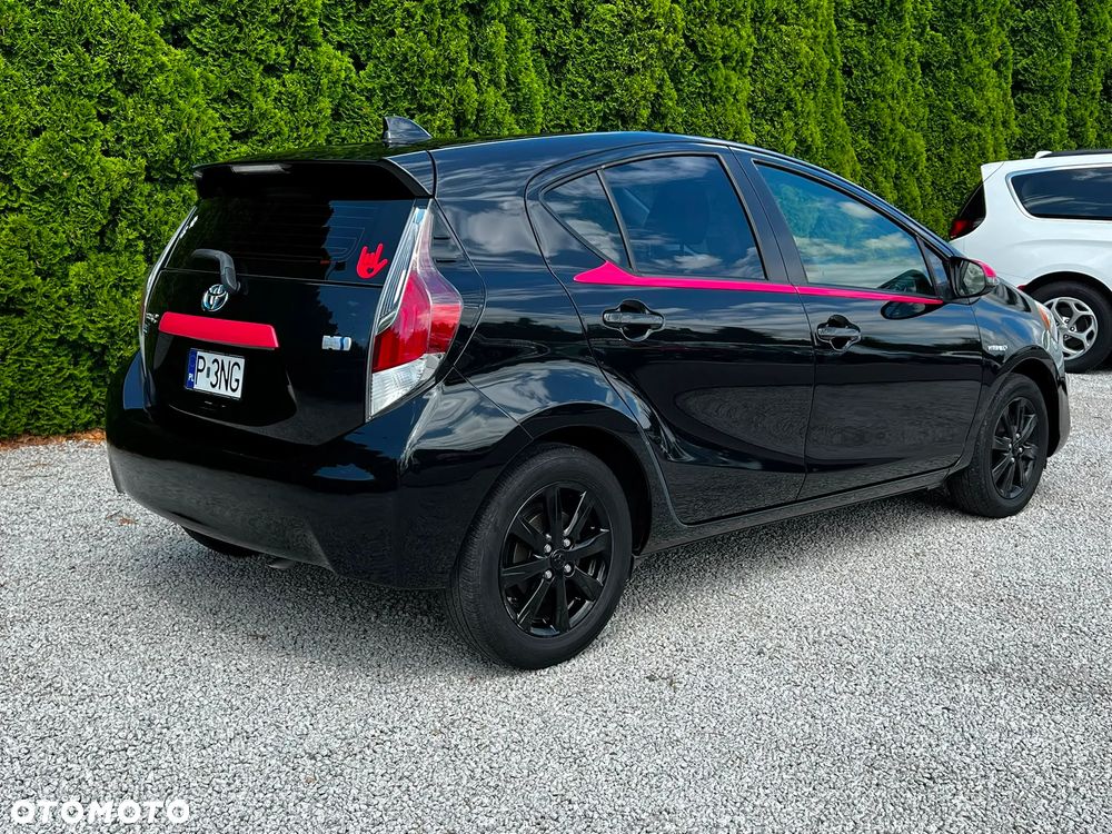 Toyota Prius Hybrid - 4