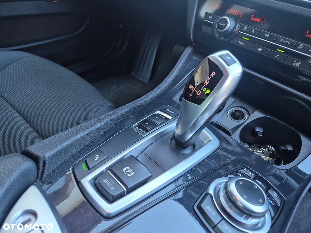 BMW Seria 5 518d - 16