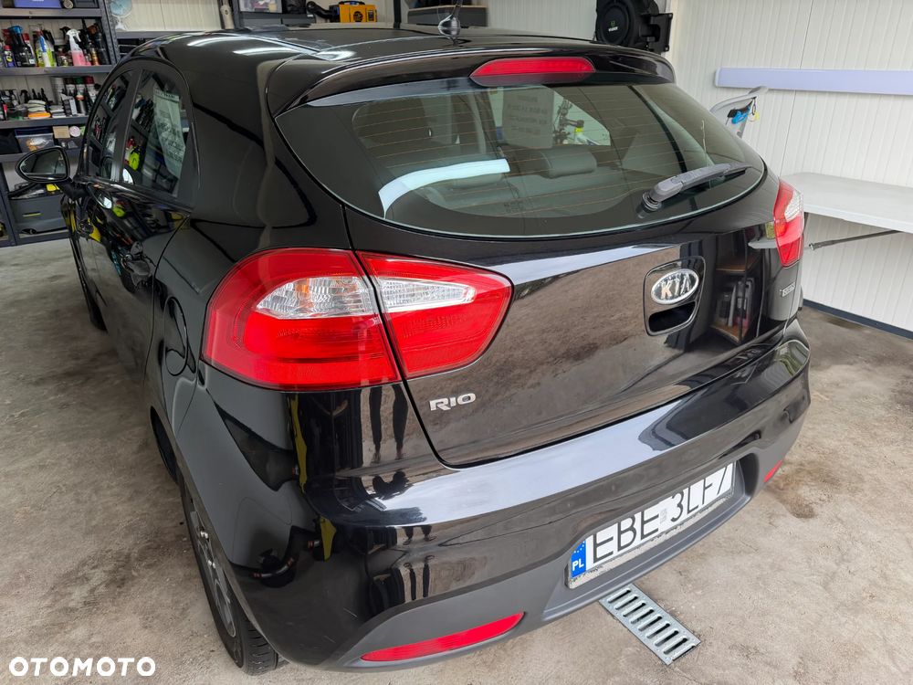 Kia Rio - 8