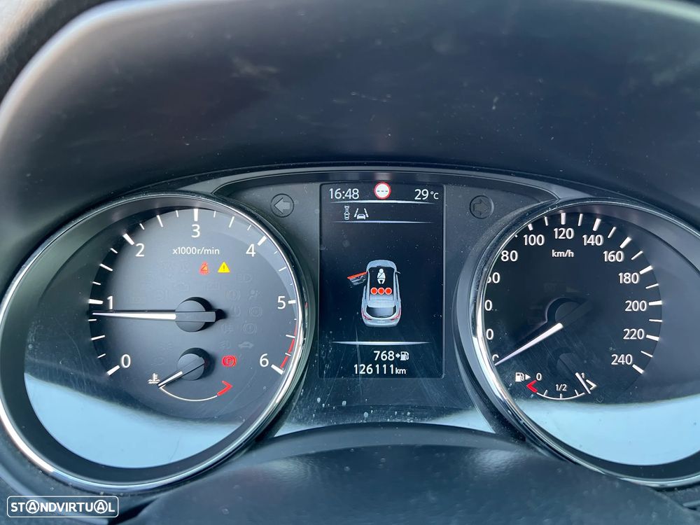 Nissan Qashqai 1.5 dCi N-Connecta 18 - 10