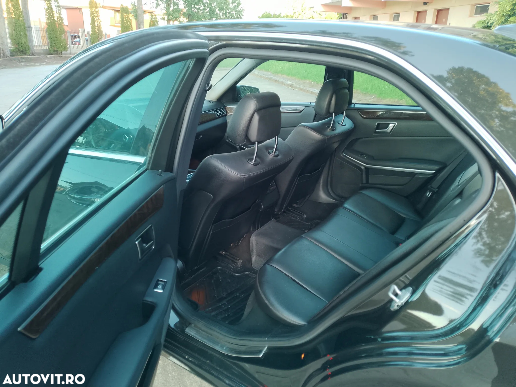 Mercedes-Benz E 200 T CDI DPF BlueEFFICIENCY 7G-TRONIC Elegance - 11