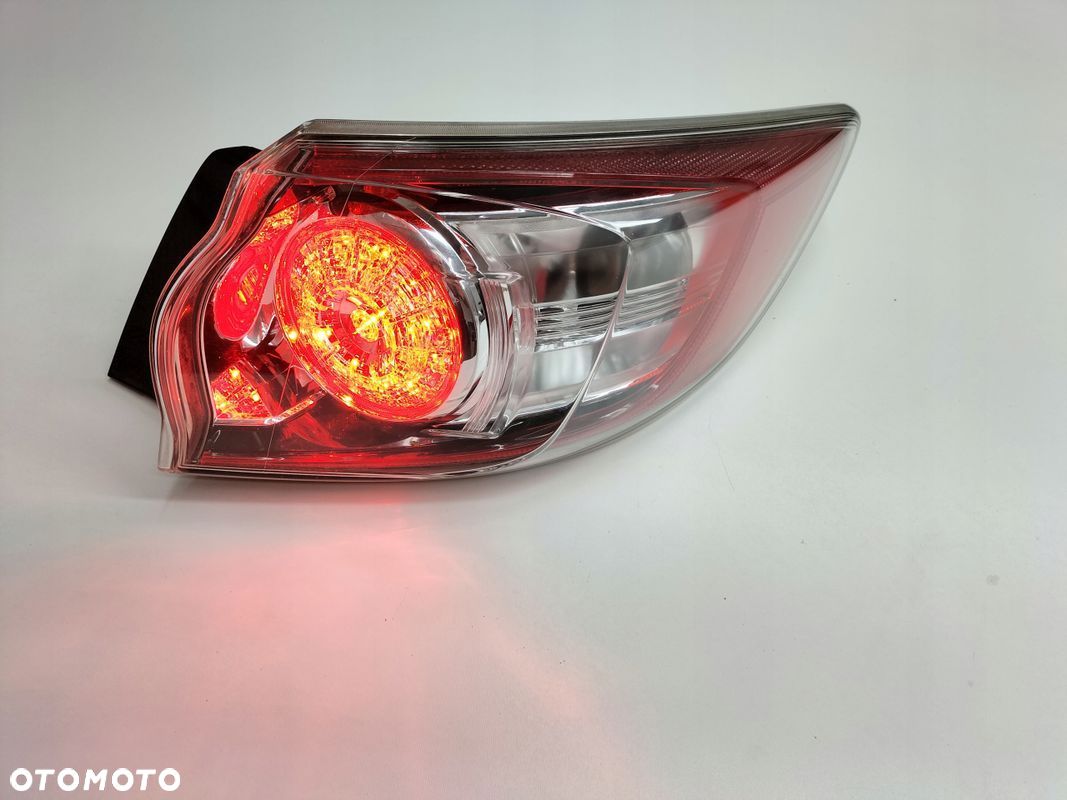 LAMPA PRAWY TYŁ TYLNA MAZDA 3 II BL 08-13 HB - 1