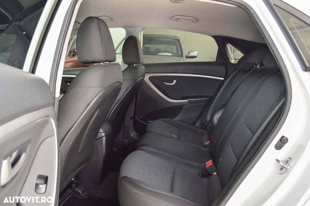 Hyundai i30 1.4 CRDi DPF 5DR Comfort - 16