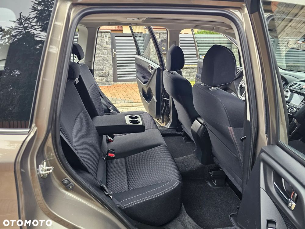 Subaru Forester 2.0 i Exclusive Lineartronic - 12