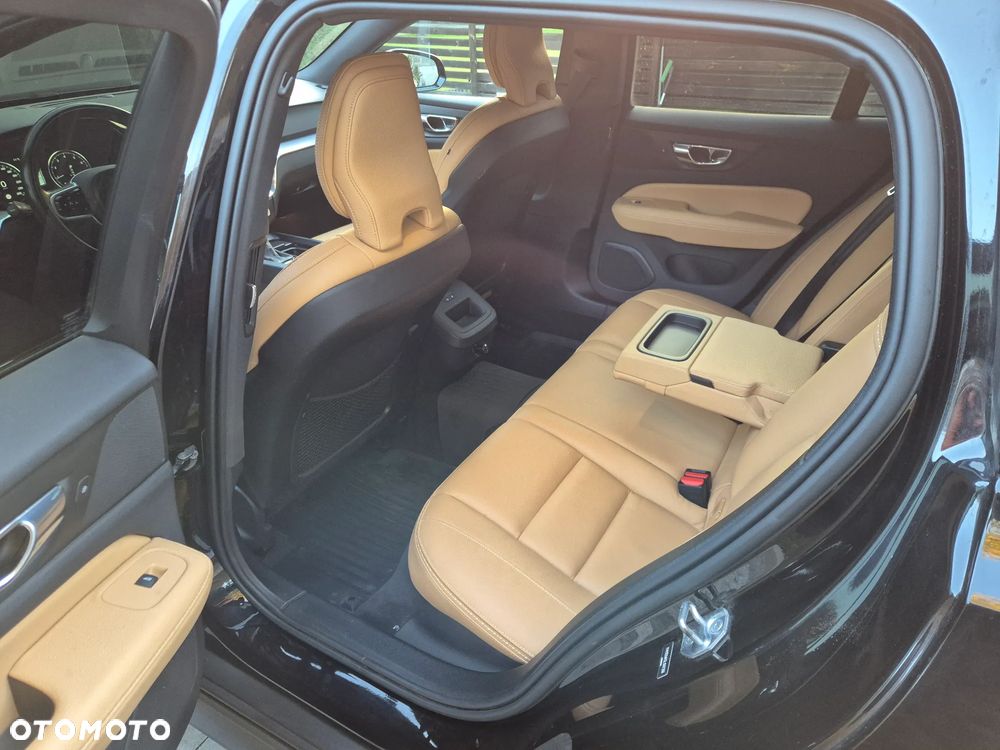 Volvo V60 Cross Country T5 AWD Geartronic Momentum - 10