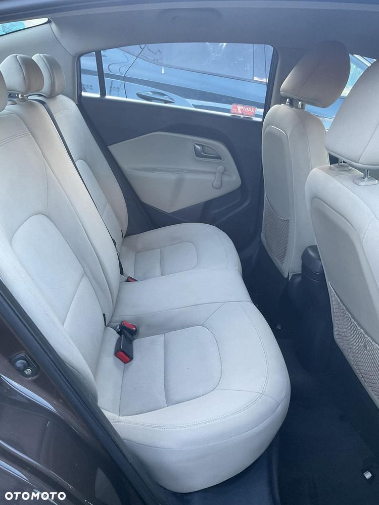 Kia Rio 1.4 M - 6