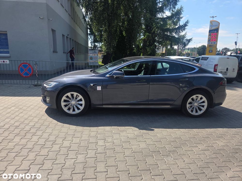 Tesla Model S - 6