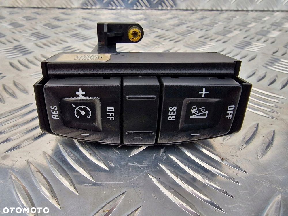 PRZYCISK PRZEŁĄCZNIK MENU KIEROWNICY SCANIA R - 2